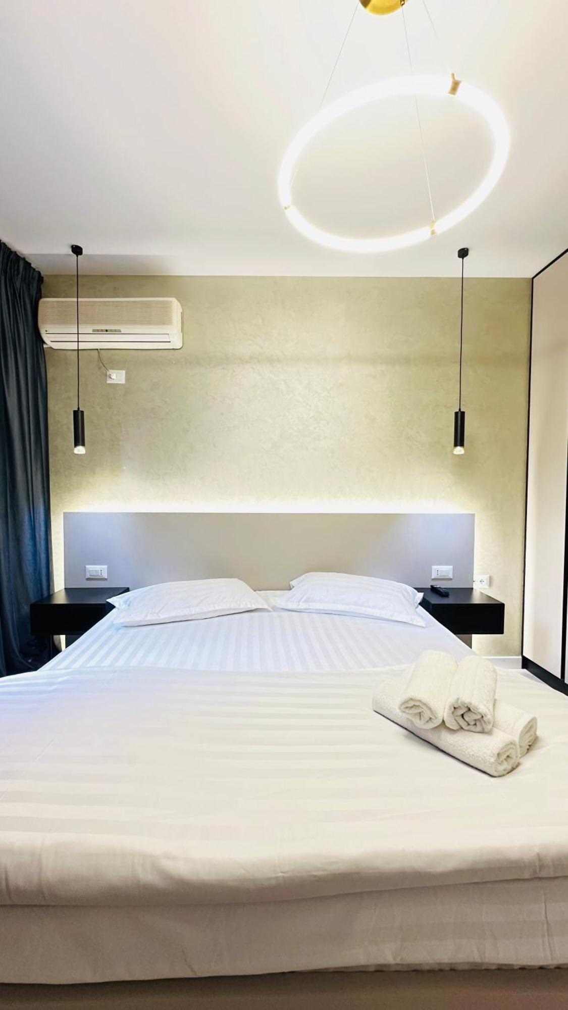 Luxurious Central Stay - Self Check-In Tirana Exterior photo