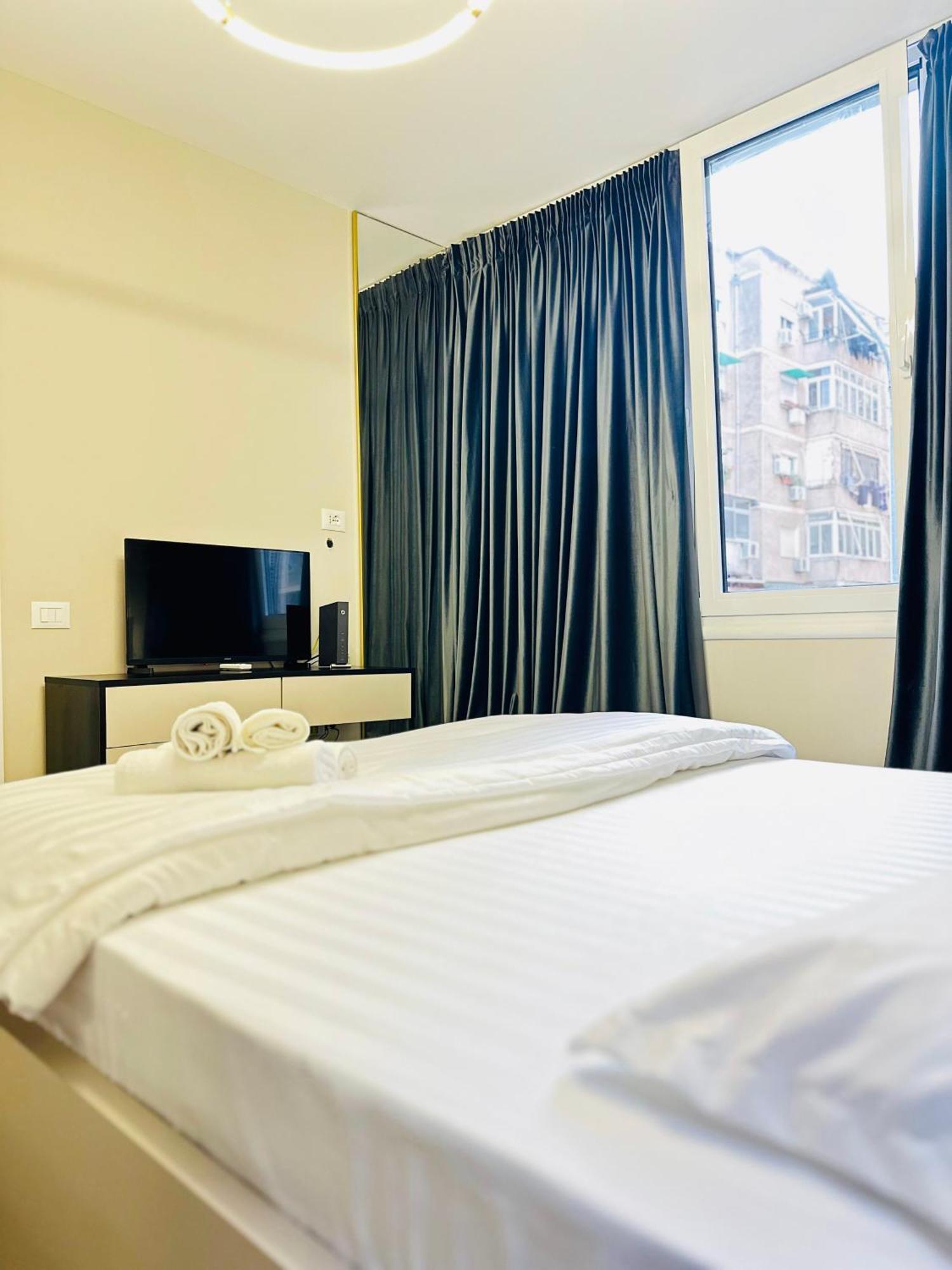 Luxurious Central Stay - Self Check-In Tirana Exterior photo