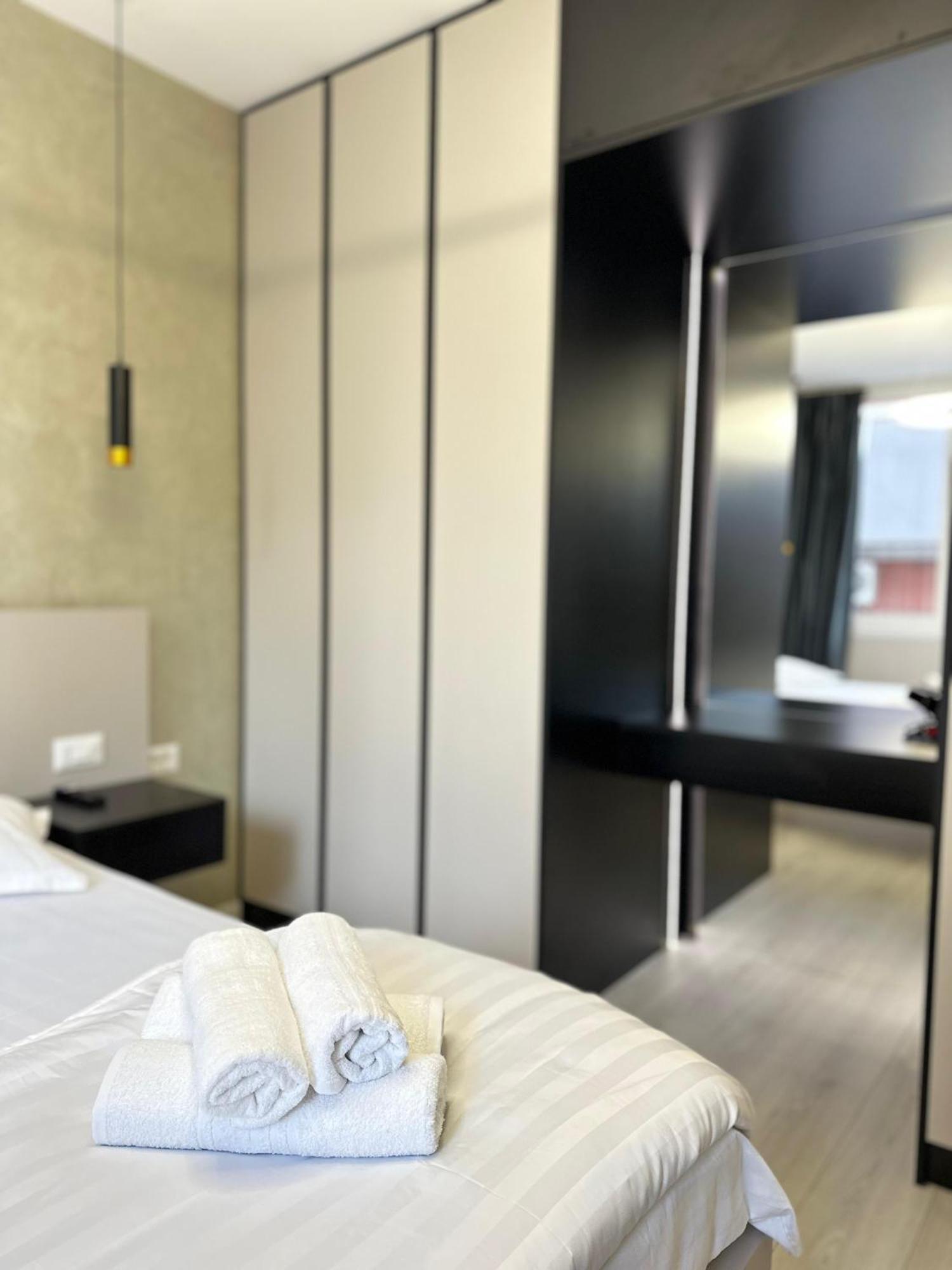 Luxurious Central Stay - Self Check-In Tirana Exterior photo