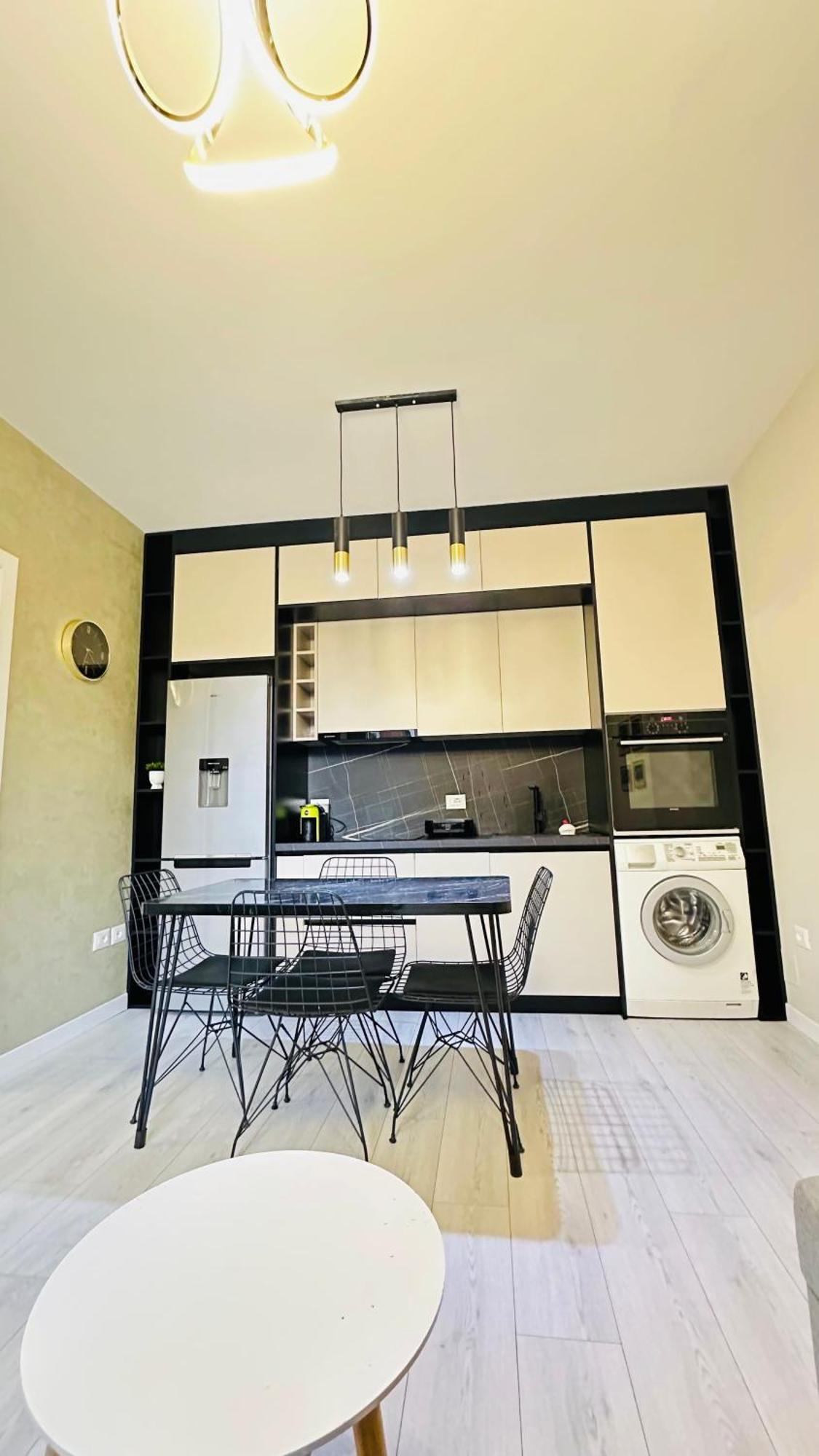 Luxurious Central Stay - Self Check-In Tirana Exterior photo