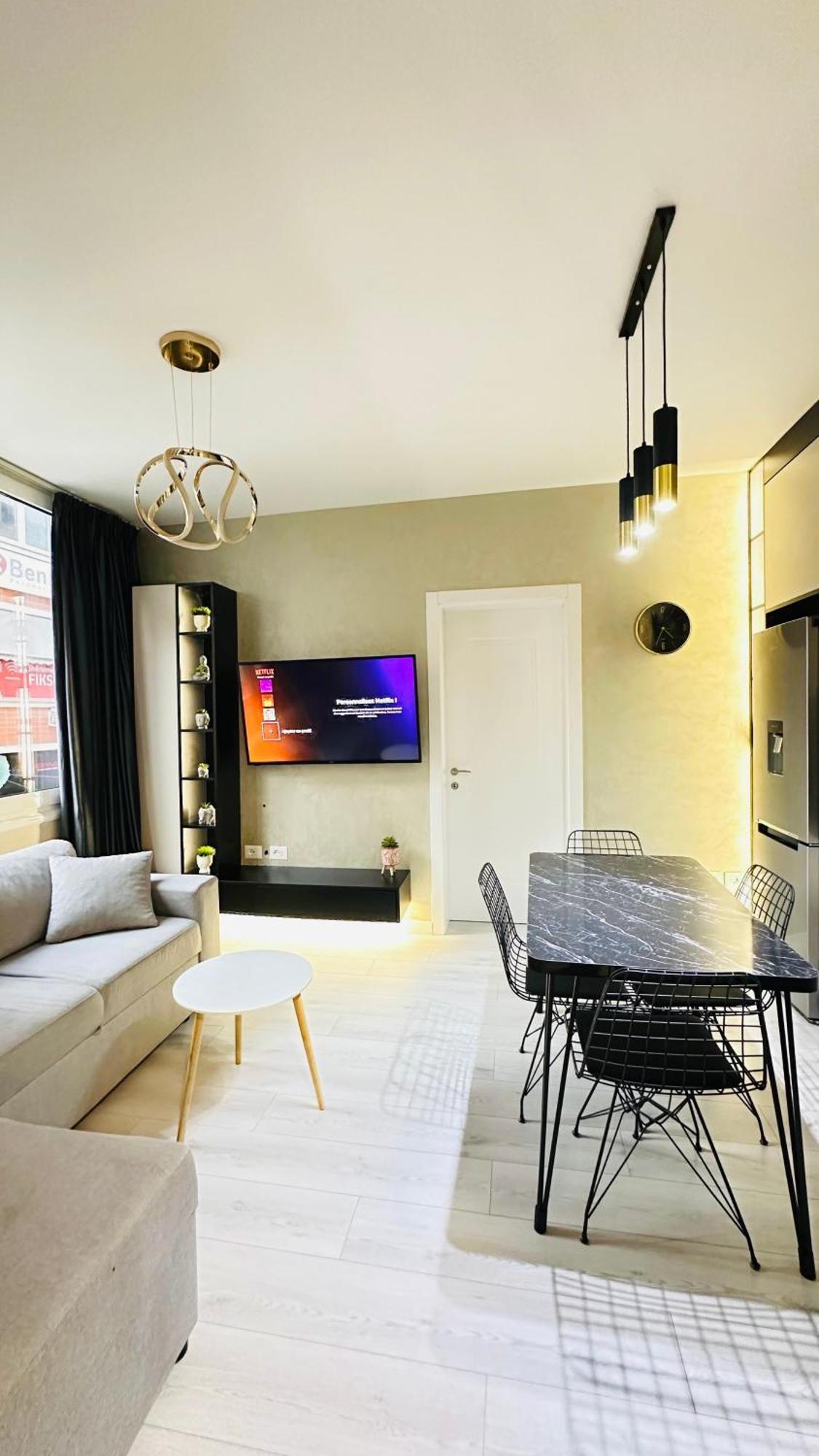 Luxurious Central Stay - Self Check-In Tirana Exterior photo