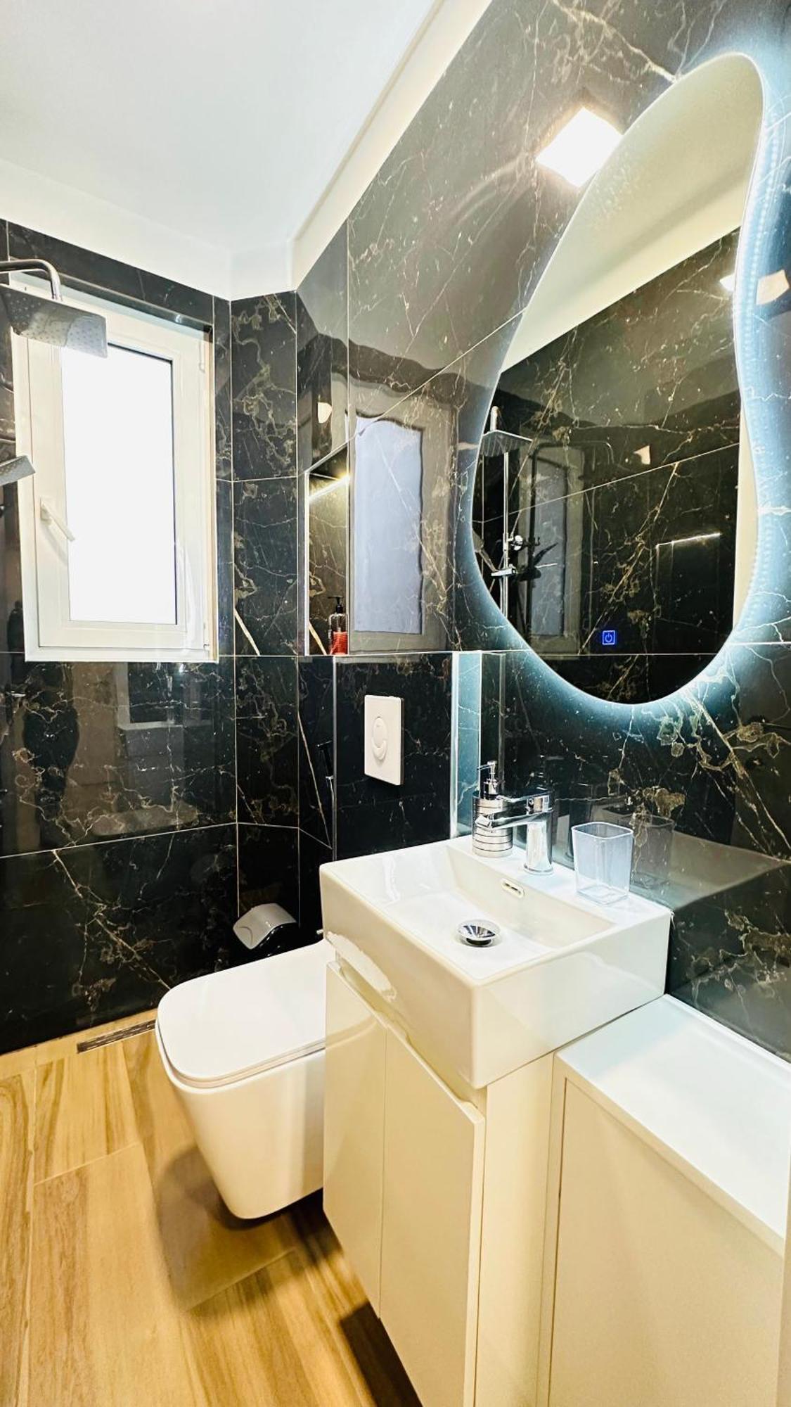 Luxurious Central Stay - Self Check-In Tirana Exterior photo