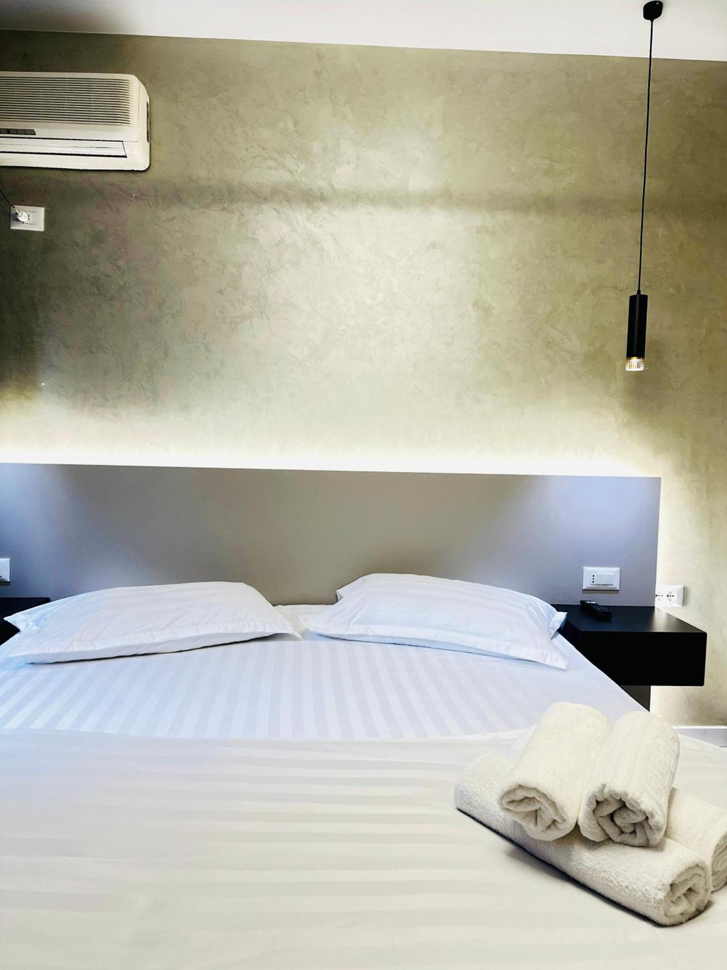 Luxurious Central Stay - Self Check-In Tirana Exterior photo