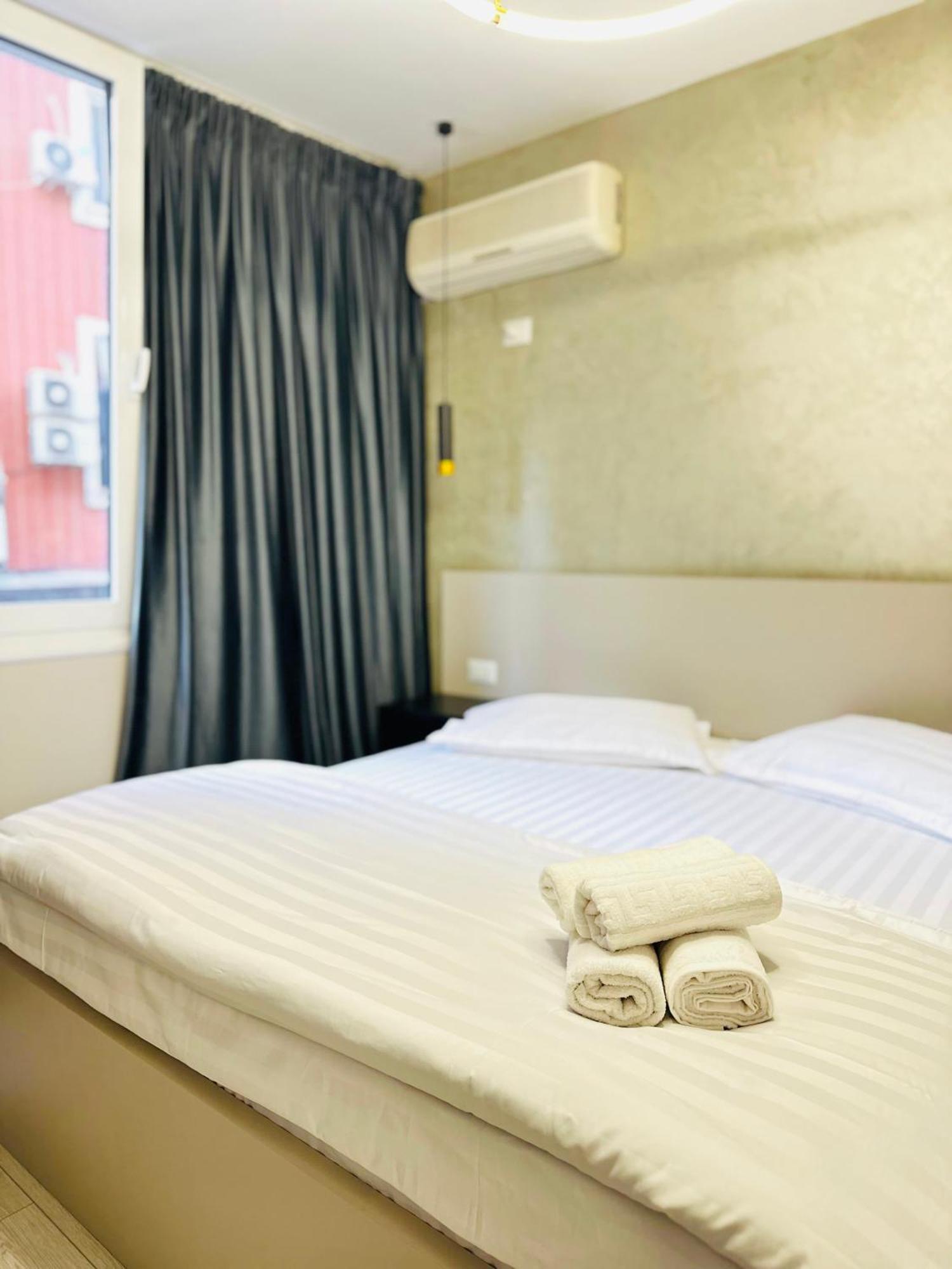 Luxurious Central Stay - Self Check-In Tirana Exterior photo