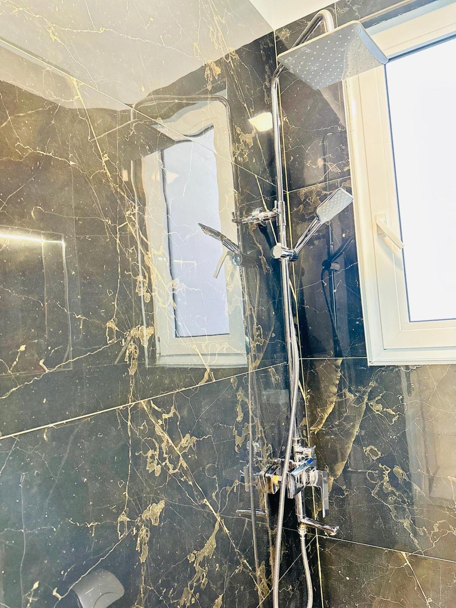 Luxurious Central Stay - Self Check-In Tirana Exterior photo